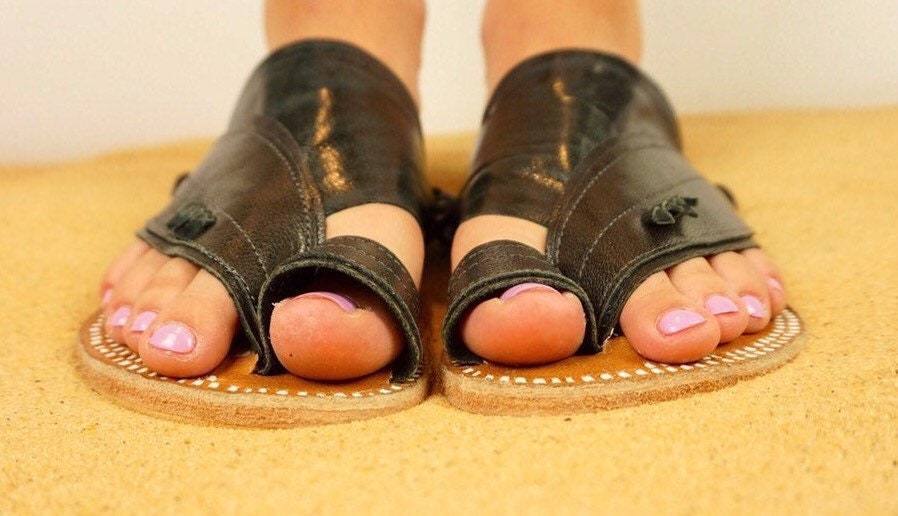 Womens Black Leather Sandals ~ SandCruisers ~ Traditional Arabian Sandals ~ Great for Outdoors, Beaches, Parks, Lakes and Earthing!